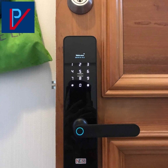 Khóa điện tử vân tay New U501 điều khiển từ xa